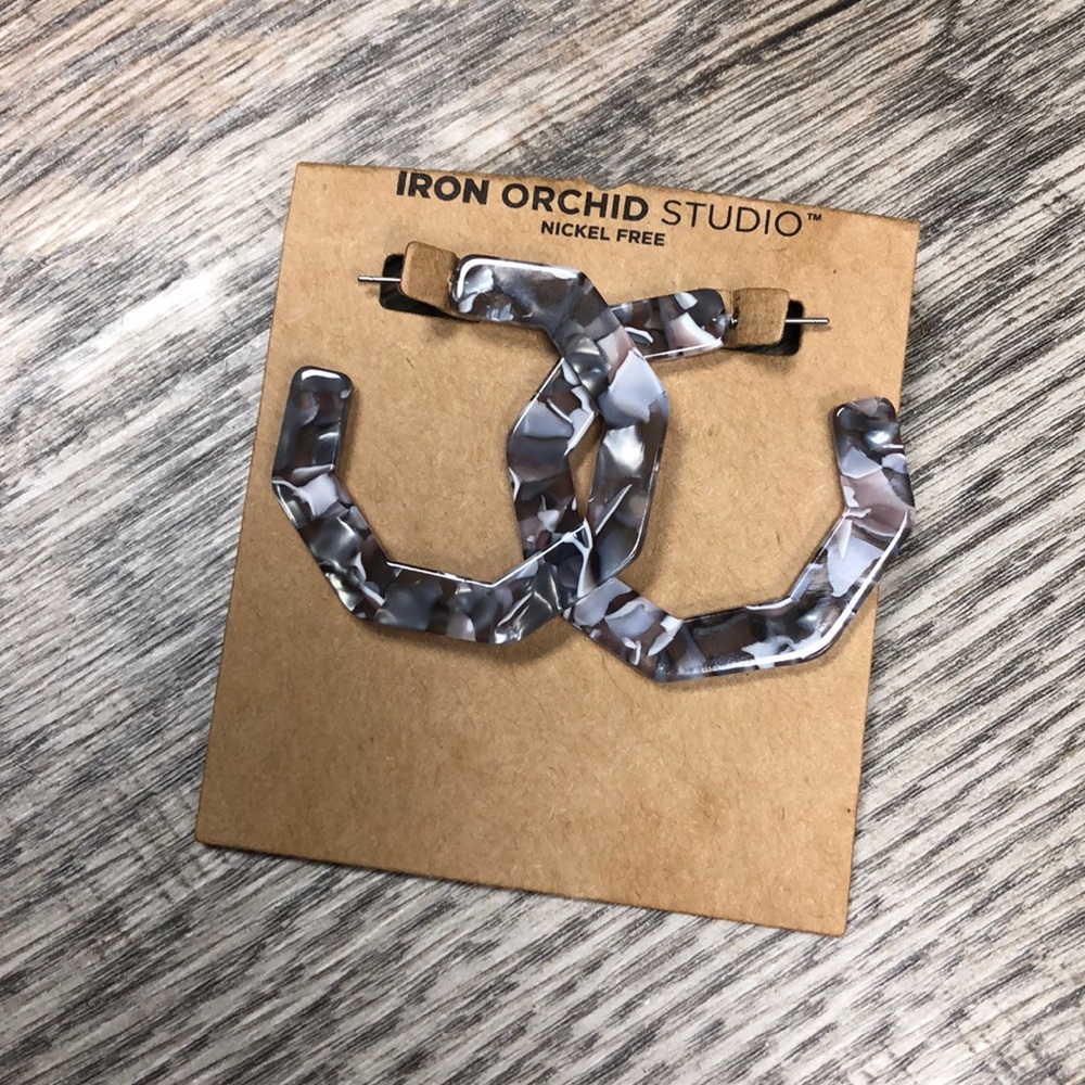 Grey resin hoop earrings so cute trendy nwt - Picture 1 of 2